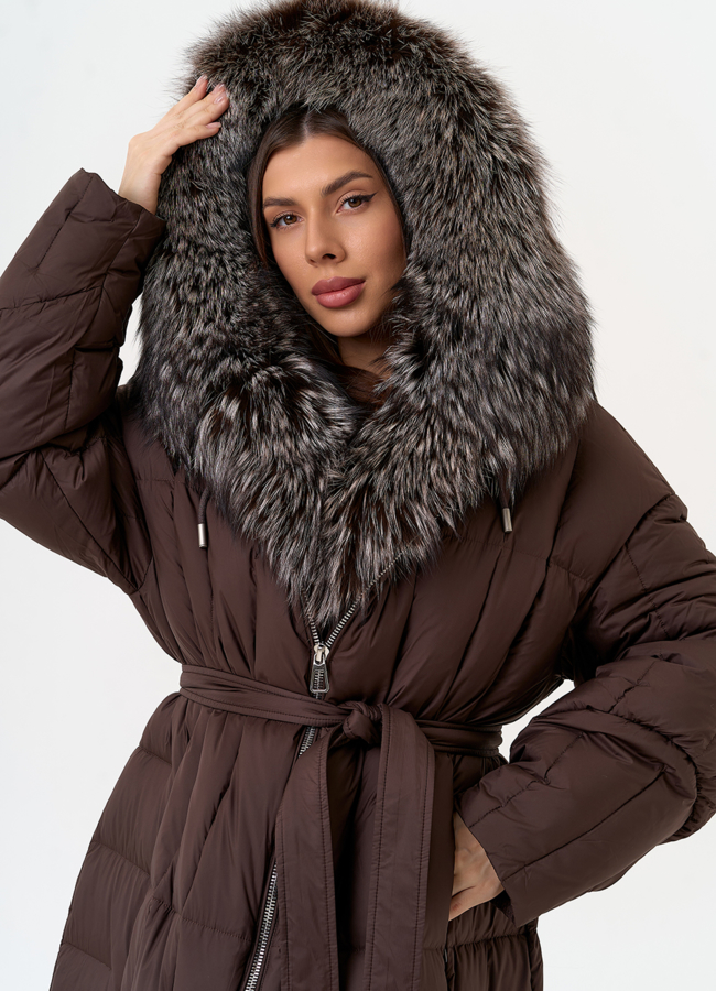Женский пуховик с отделкой из чернобурой лисы модель № 31702 универмаг малина
