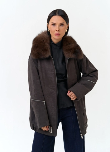 Женская куртка из эко замши с отделкой из песца фото