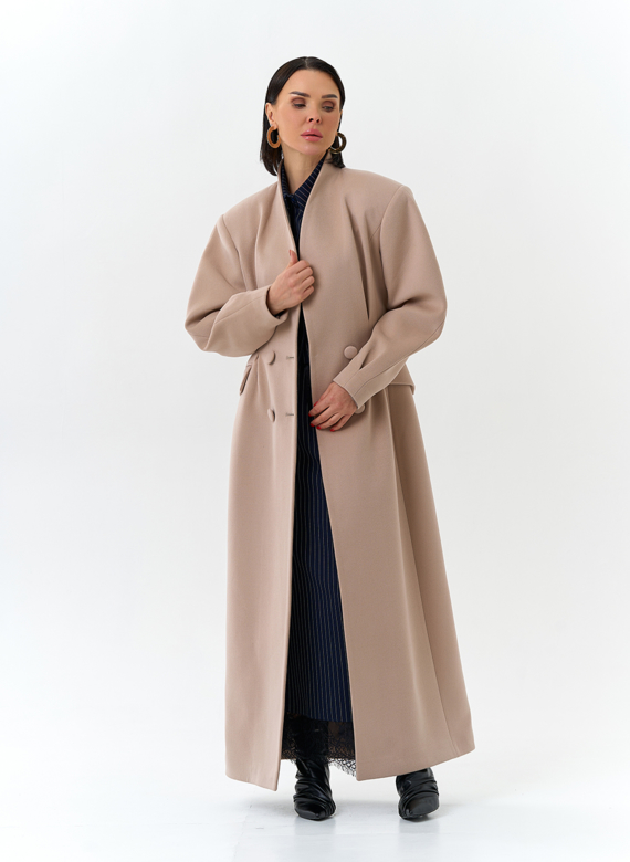 Женское длинное пальто с акцентными рукавами