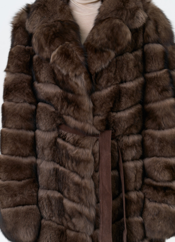 Длинная шуба из меха песца с английским воротником