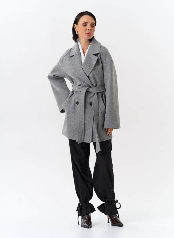 Женское укороченное пальто в сером цвете