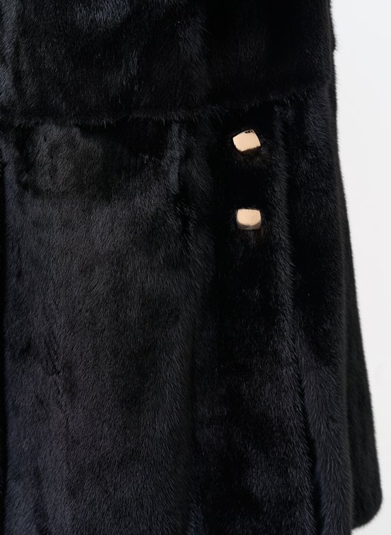 Женская шуба из скандинавской норки с капюшоном