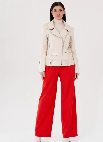 Светлая куртка косуха из эко кожи