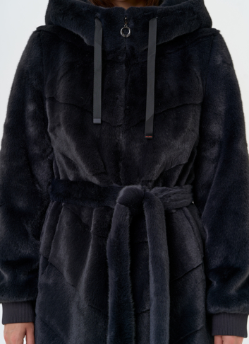 Женская шуба из эко меха с капюшоном