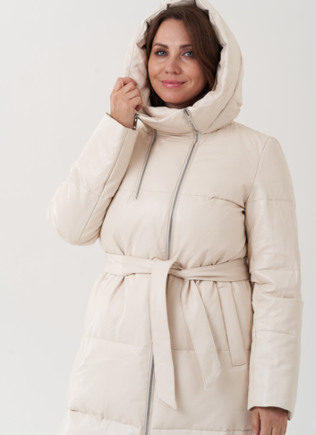 Пуховик из эко кожи молочного цвета с капюшоном
