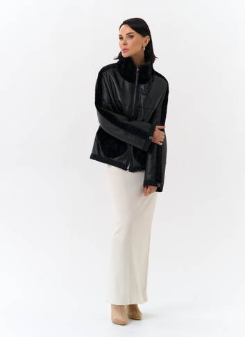 Короткая двухсторонняя дубленка в черном цвете