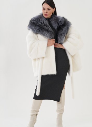 Шуба из норки белого цвета