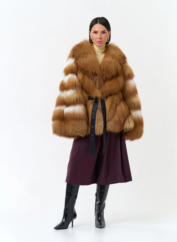 Женская шуба из меха рыжей лисы