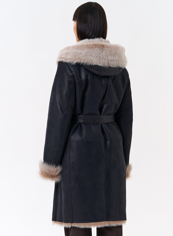 Женская натуральная дубленка с капюшоном