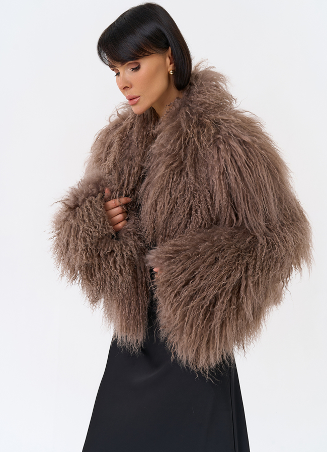 Короткая шуба из ламы модель № 31781 универмаг малина