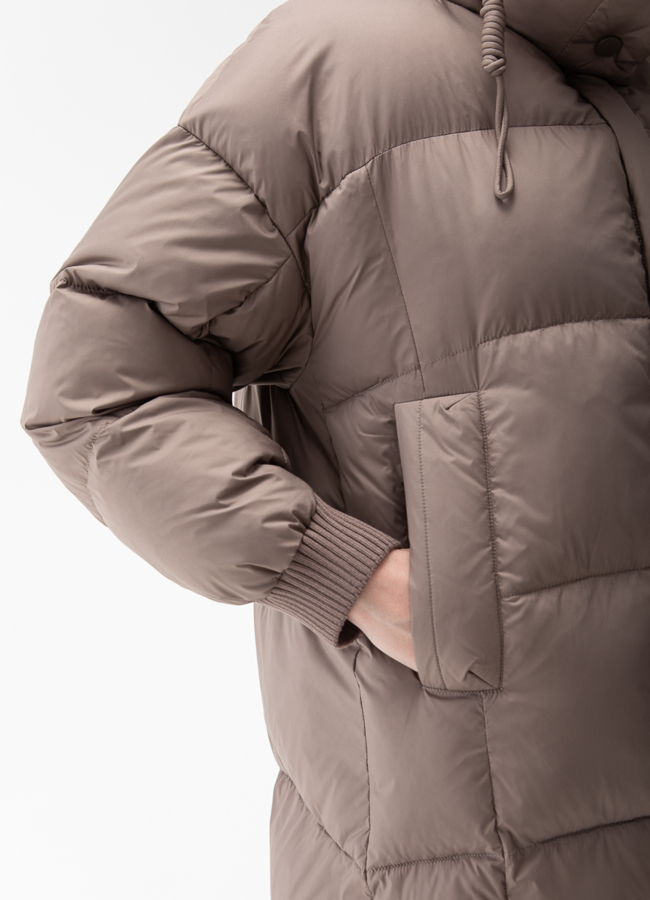 Женский пуховик с капюшоном  модель № 28012 универмаг малина